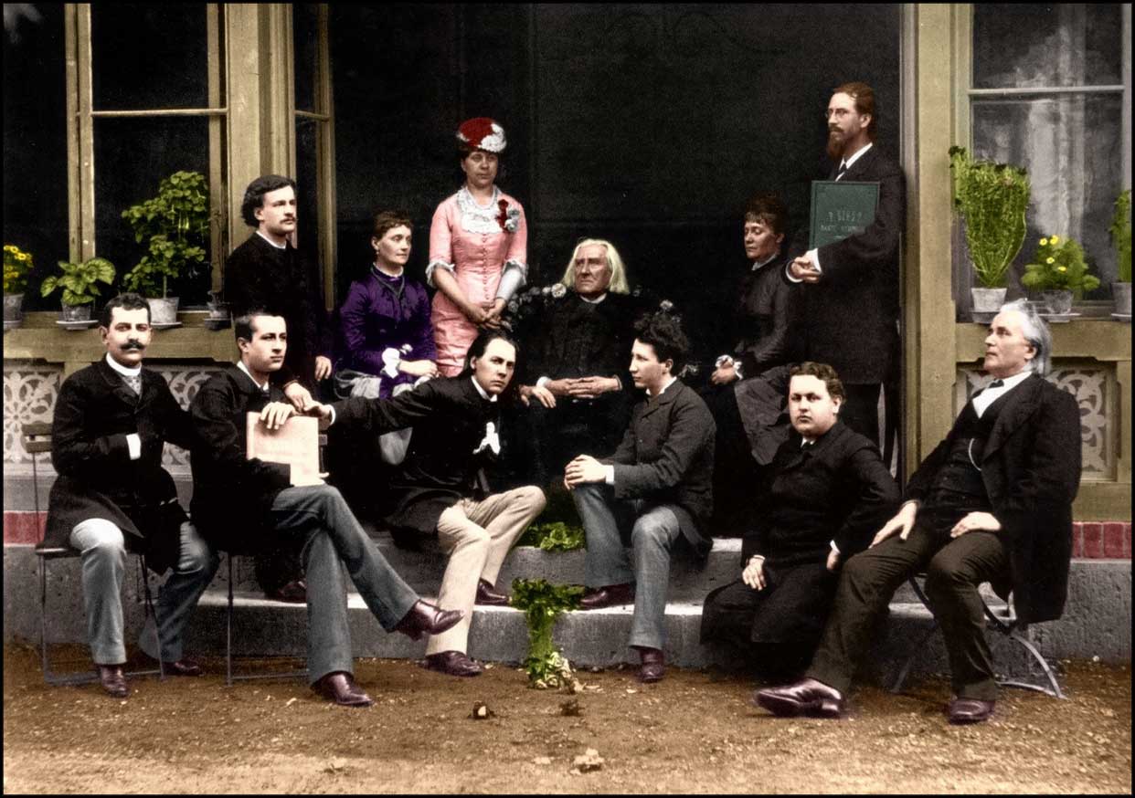 https://www.beyondmag.jp/wp-content/uploads/2021/12/303-Liszt_and_his_students.jpg