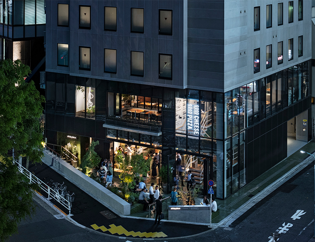 https://www.beyondmag.jp/wp-content/uploads/2022/10/597-01_Photo-by-Kenta-Hasegawa-entrance_night-S-.jpg