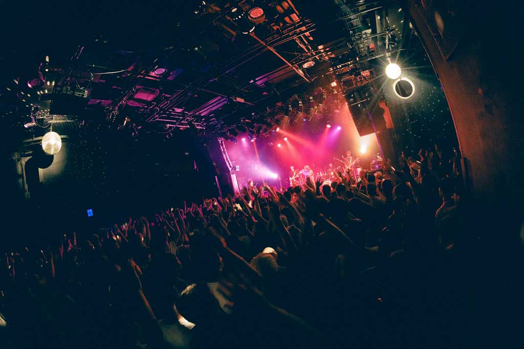 https://www.beyondmag.jp/wp-content/uploads/2024/10/965_Live写真02.jpg