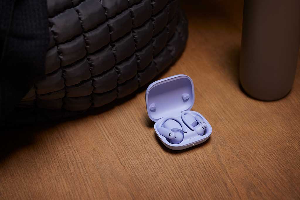 https://www.beyondmag.jp/wp-content/uploads/2025/02/1052-Powerbeats-Pro-2-Hyper-Purple-2.jpg