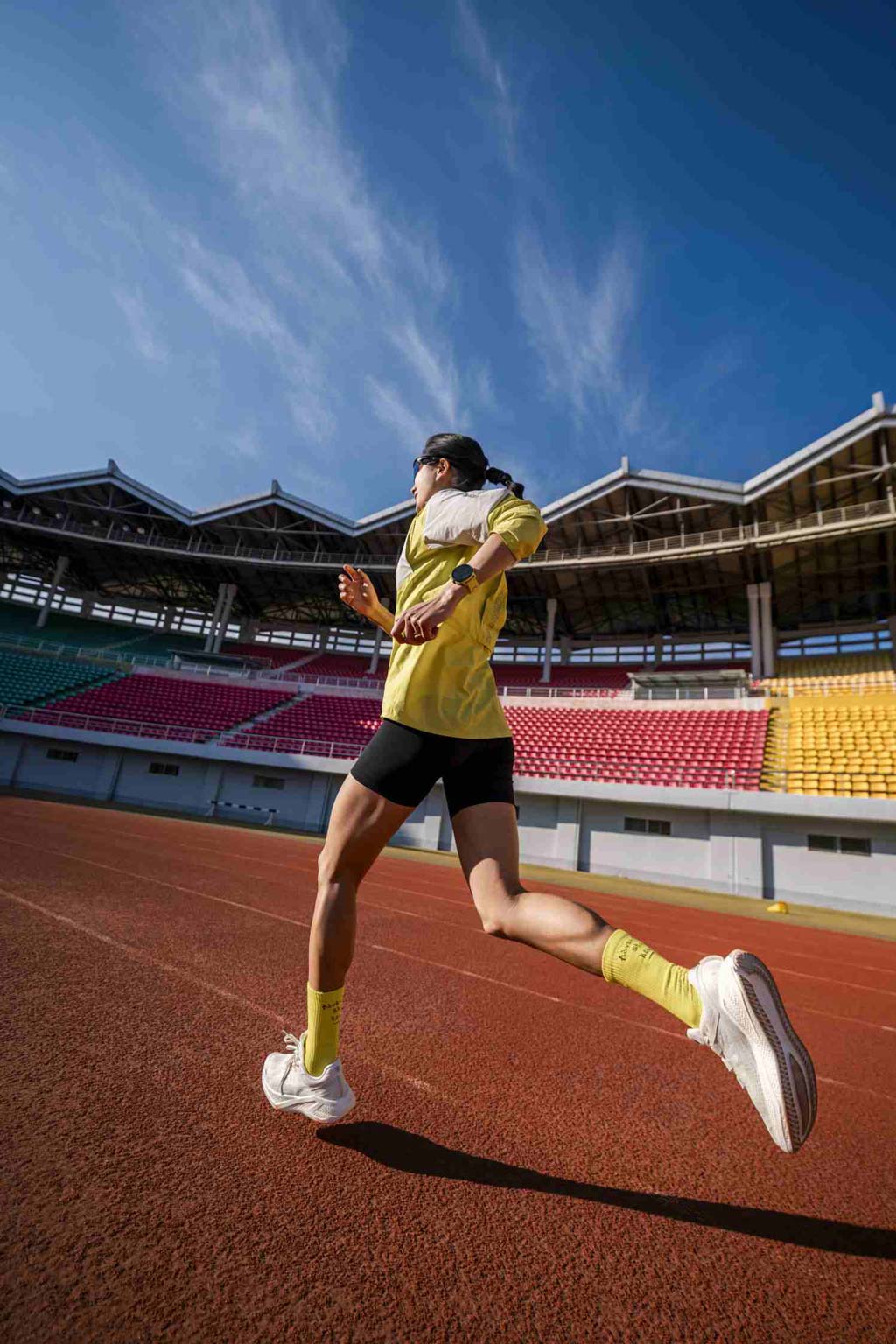 https://www.beyondmag.jp/wp-content/uploads/2025/05/1083_SUUNTO-RUN-JAP-PR-1-left.jpg
