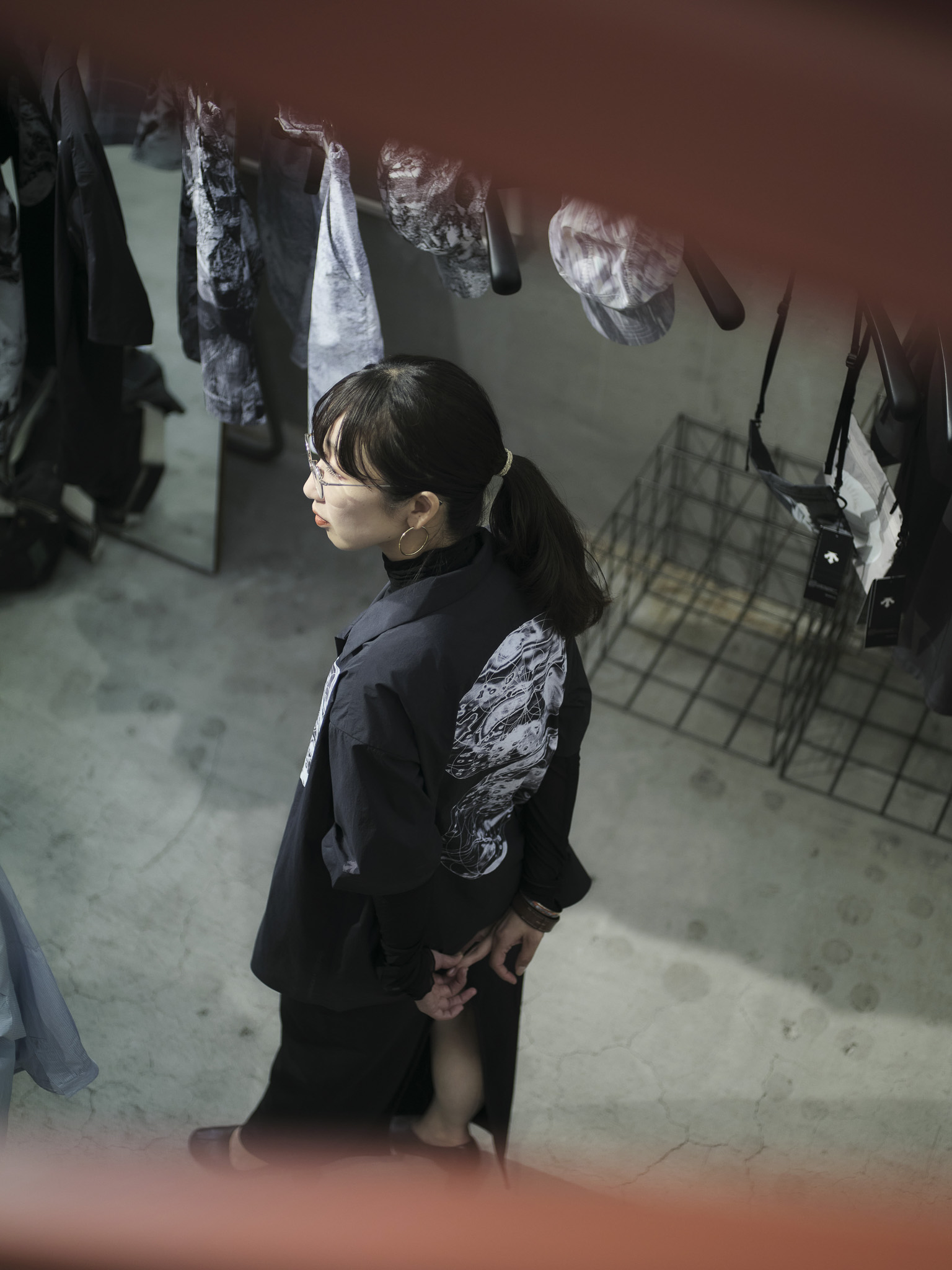「洋服は印刷対象なんです」 旅して、登って、雪山を撮るグラフィックデザイナー・上西祐理が手がけたDESCENTE ALLTERRAINカプセルコレクション